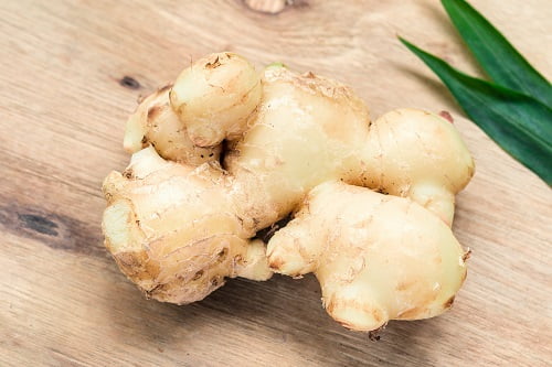 While there are similarities between the scents of ginger and plai, plai essential oil benefits are different than ginger’s.